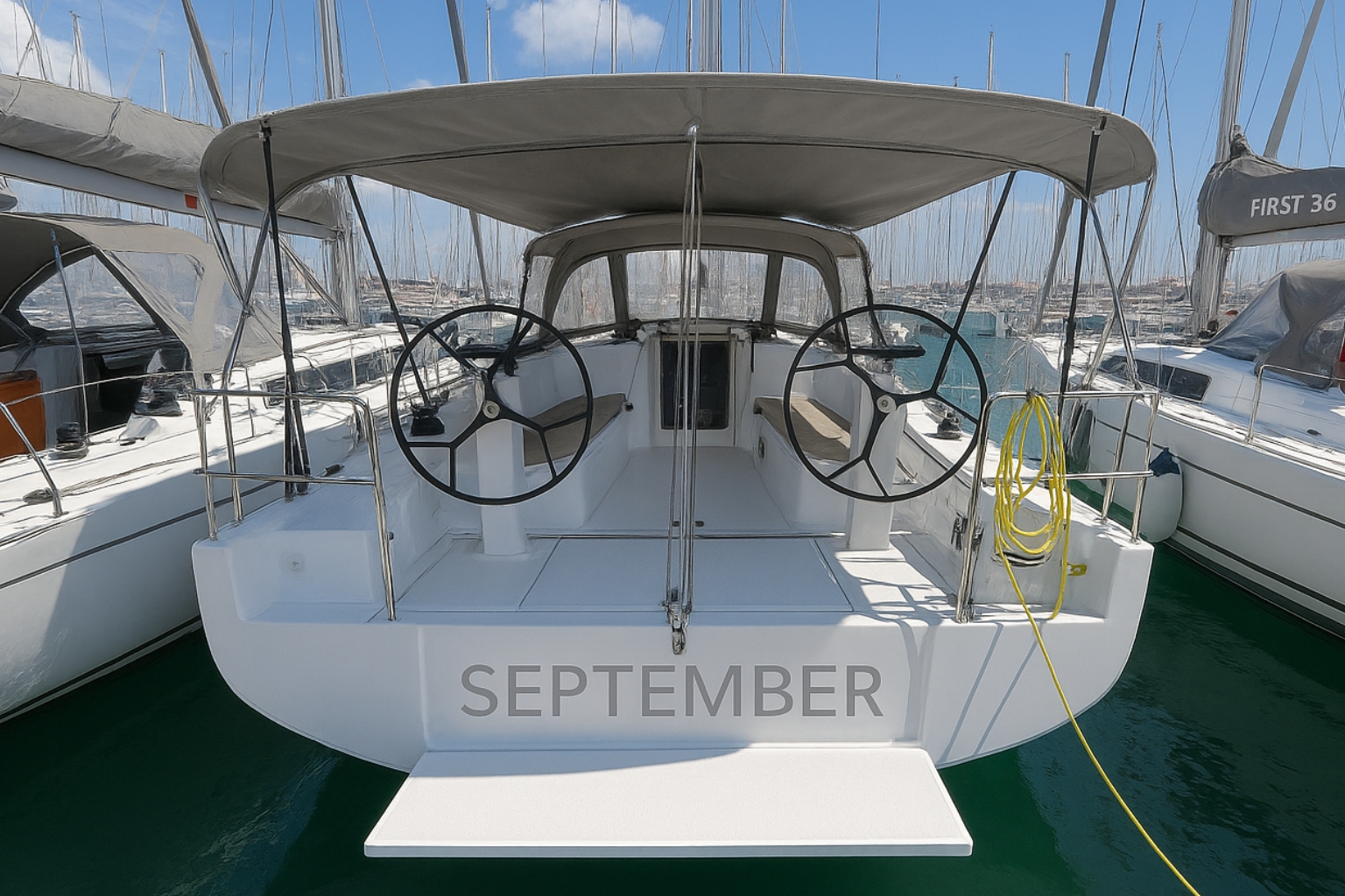 yacht-70863971 image-1