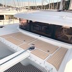 yacht-71047115 image-6