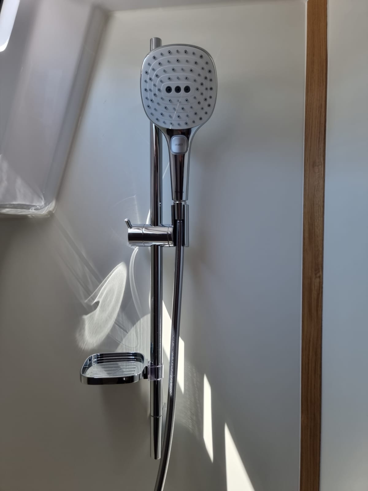 yacht-71108971 image-15