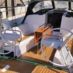 yacht-71108973 image-5