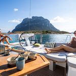 yacht-71109584 image-5