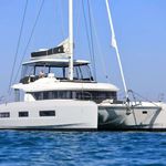 yacht-71287625 image-1