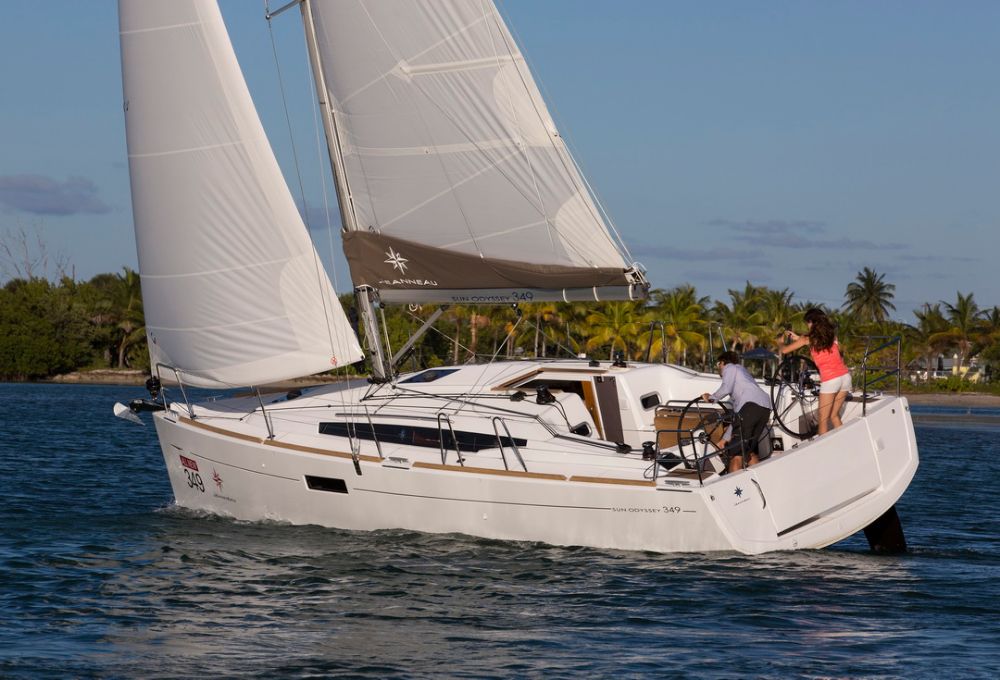yacht-71298513 image-1