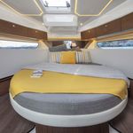 yacht-71976439 image-5