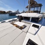 yacht-71978960 image-6