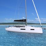 yacht-72345138 image-1