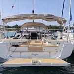 yacht-72645373 image-1