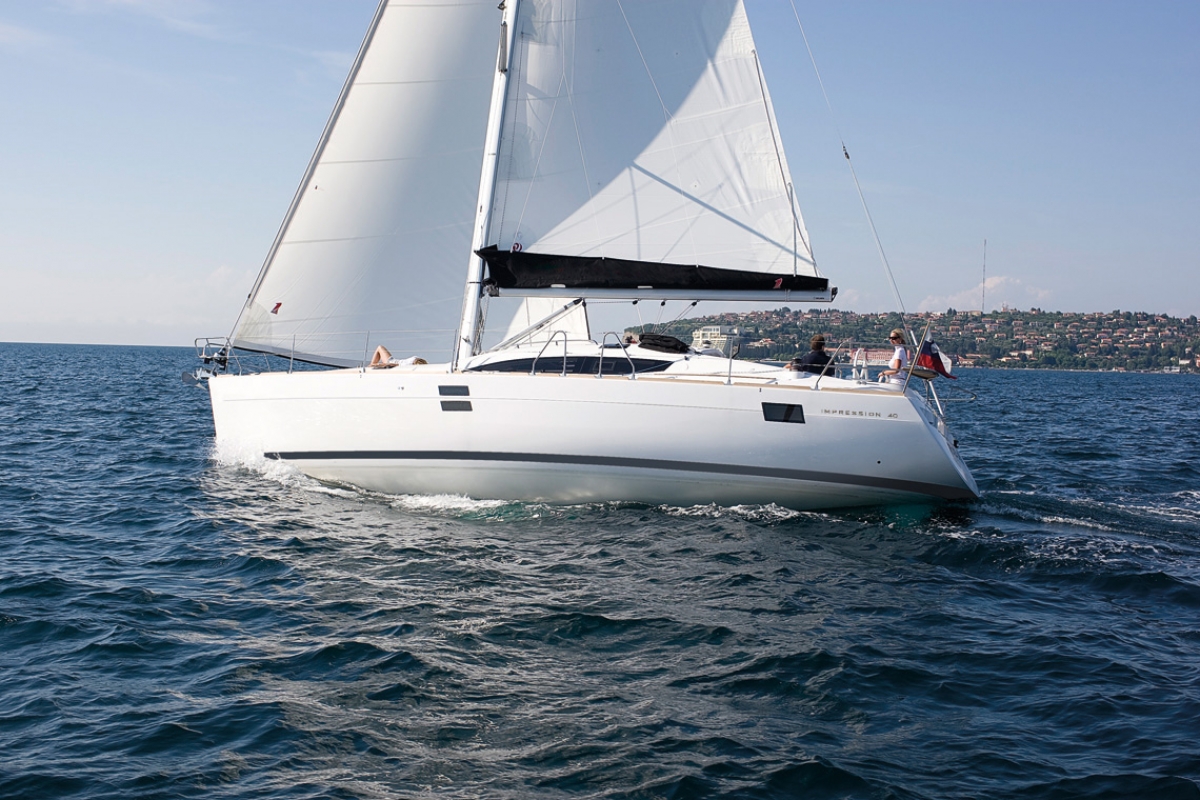 yacht-72647190 image-1