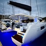 yacht-73035030 image-1