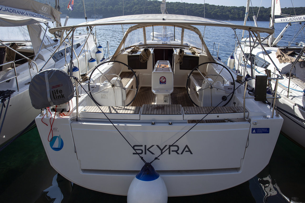 Elegant stern view of Skyra showcasing spacious seating and luxurious finishes, perfect for entertaining.