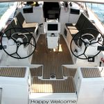 yacht-7889799 image-1