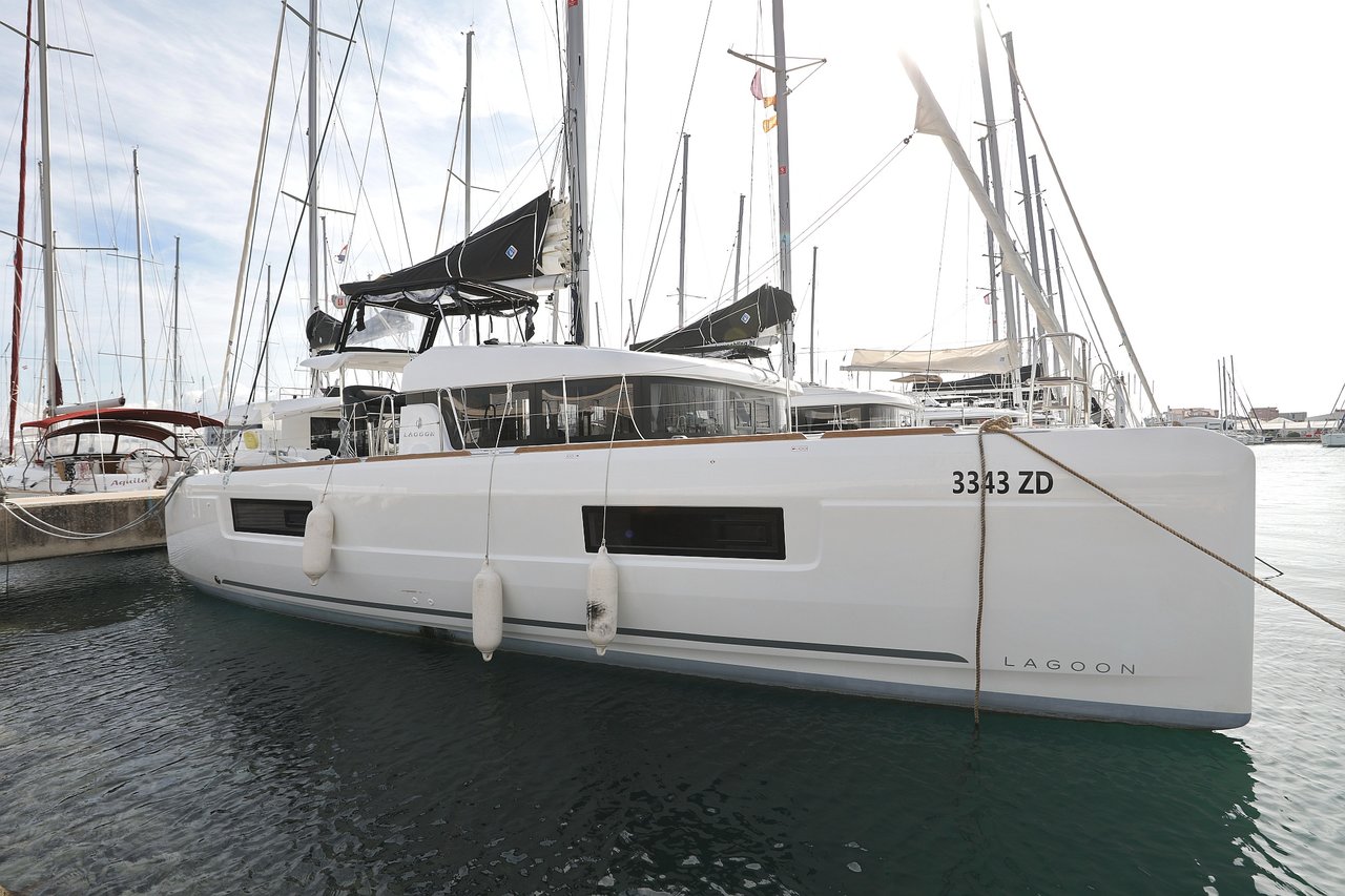 yacht-9540506 image-1