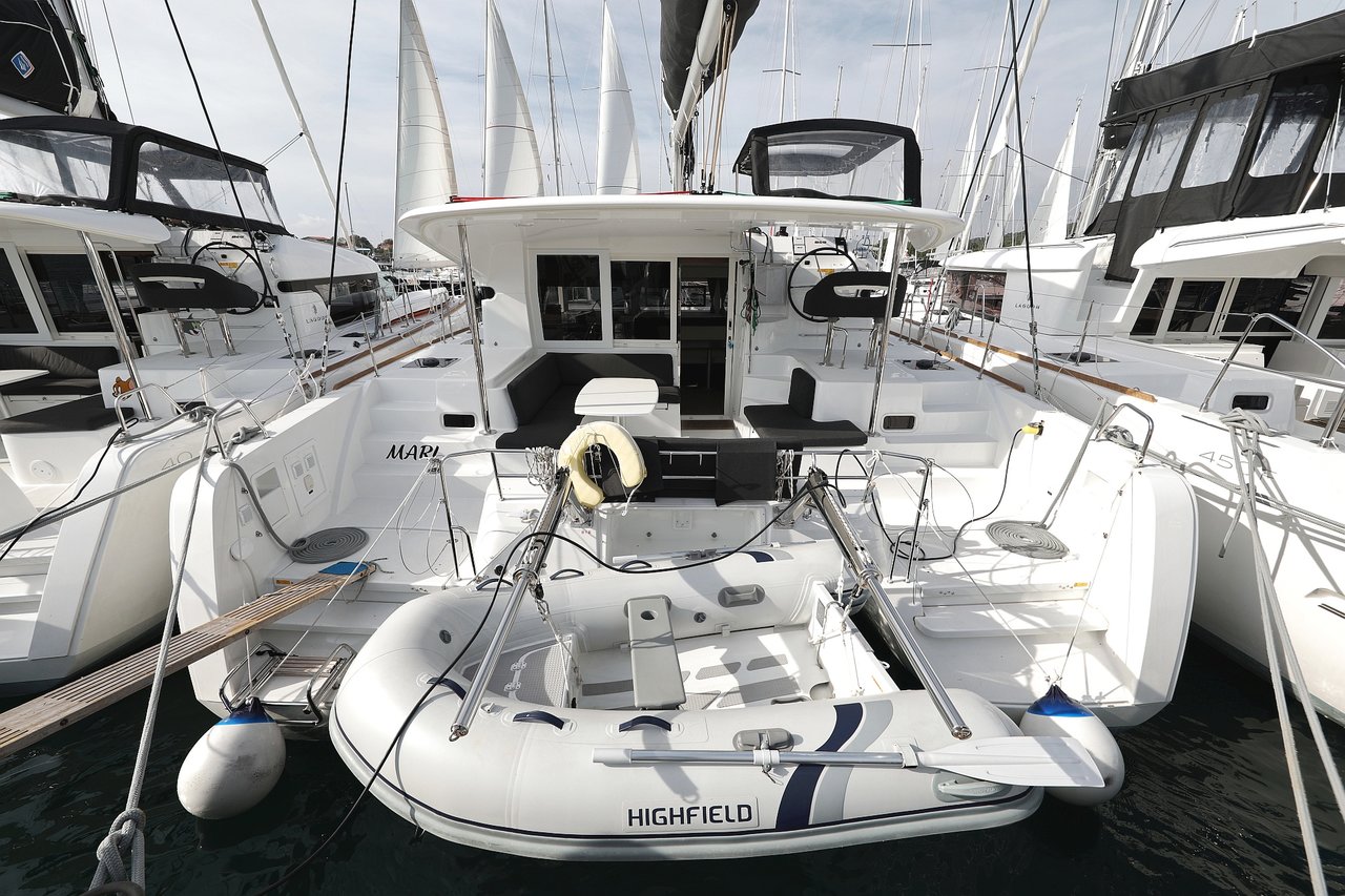 yacht-9540528 image-1